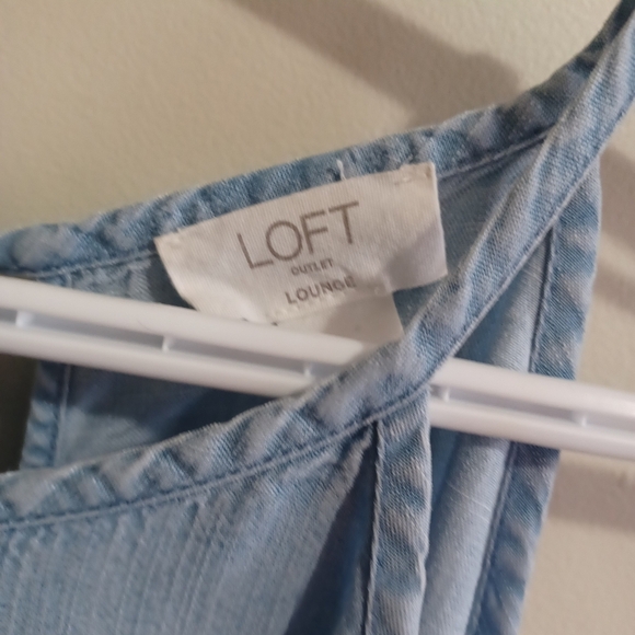 Loft Women's Outlet Tie Neck Denim Style Chambray Tank Top Sz M Lyocell - Picture 2 of 9